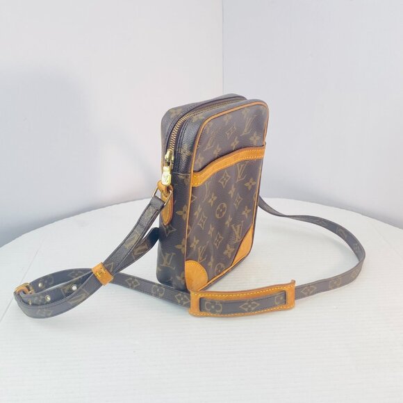 Vintage Louis Vuitton Monogram Crossbody Bag – Iconic Canvas, Timeless Luxury - Picture 7 of 17